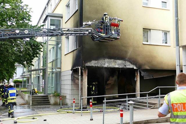 Brennende Mlltonnen beschdigen Wohnhaus in Lrrach