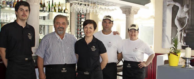 Das Team vom Restaurant Sirtaki (von l...is Papaioannou und Chrysi Papaioannou   | Foto: mow