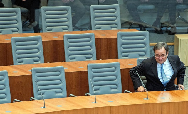 Armin Laschet auf der Regierungsbank im Dsseldorfer Landtag.  | Foto: dpa