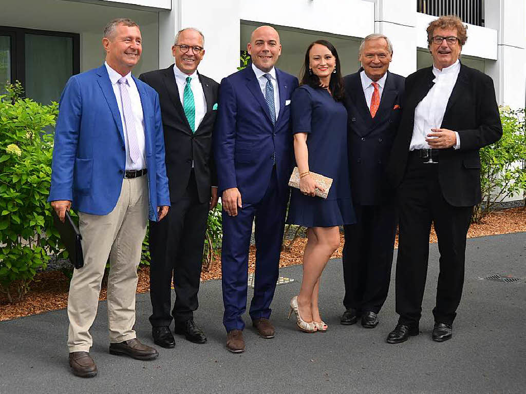 Thomas Schwind (Eberle-Stiftung), Marek N. Riegger (RIMC), Tobias und Irina Fischer (Hotelteam), Gert Prantner (RIMC) und Architekt Peter Klby (von links)