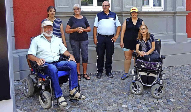 Der Behindertenbeirat war mit Gnter B...ehrde der Stadt Waldkirch unterwegs.   | Foto: ZVg