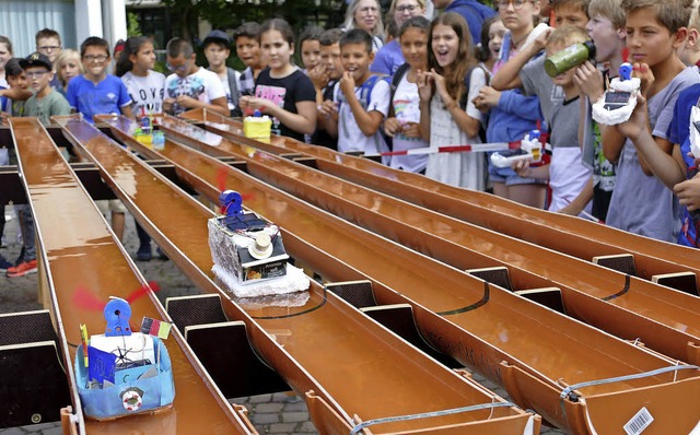 Ein spannendes Rennen lieferten sich die Solarboote.   | Foto: Sarah Beha