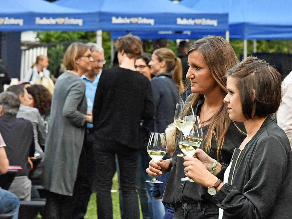 150 Weine von 47 Jungwinzern aus der Region: die Wein-Fass-Bar im Hofgut Lilienhof.