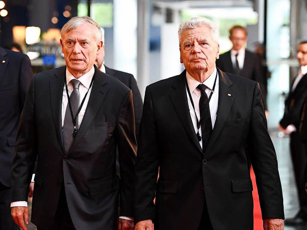 Die ehemaligen Bundesprsidenten Horst Khler (l) und Joachim Gauck