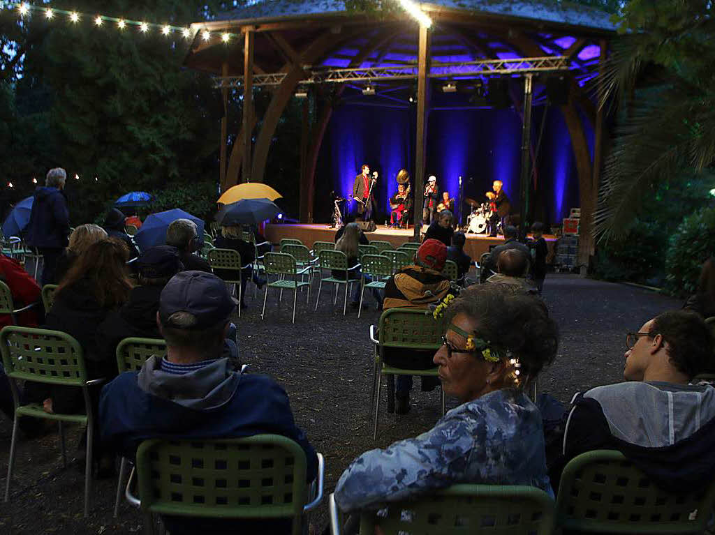 Bunte Lichter, Musik, Tanz und ein Feuerwerk – das groe Fest im Stadtpark ist ein Publikumsmagnet.