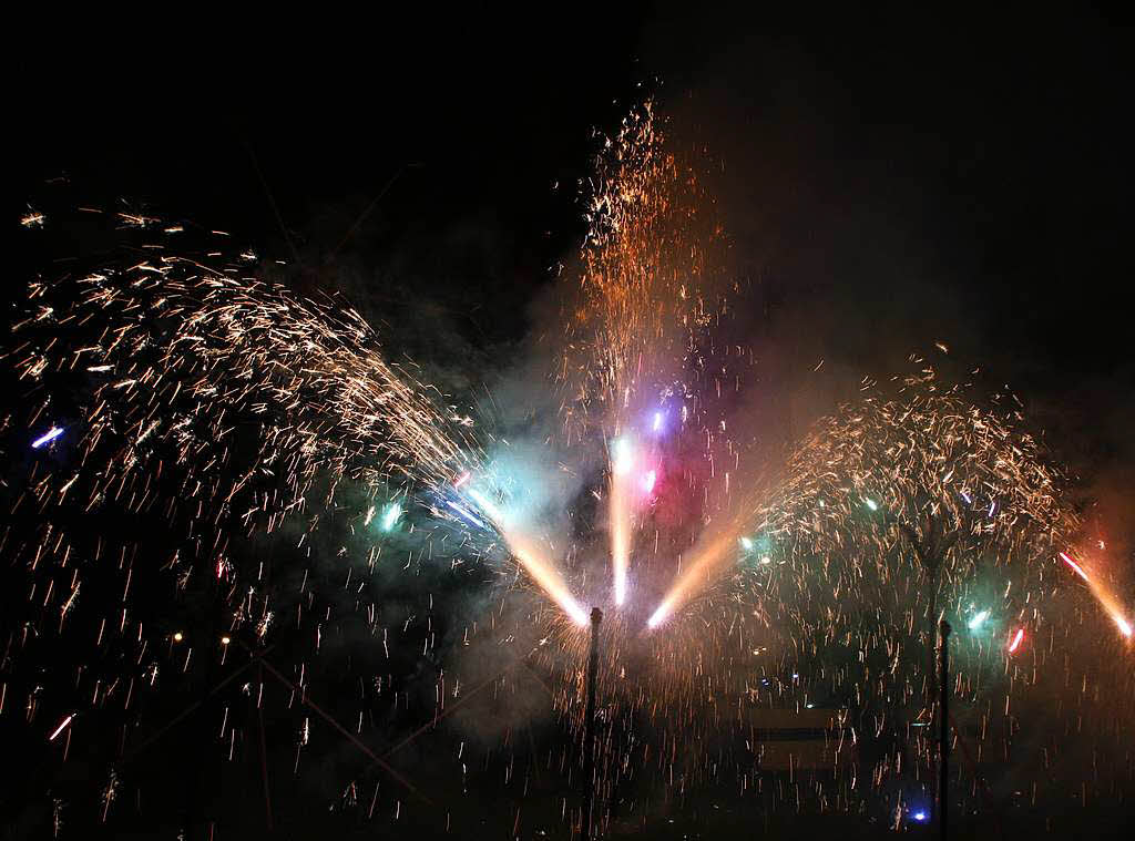 Bunte Lichter, Musik, Tanz und ein Feuerwerk – das groe Fest im Stadtpark ist ein Publikumsmagnet.