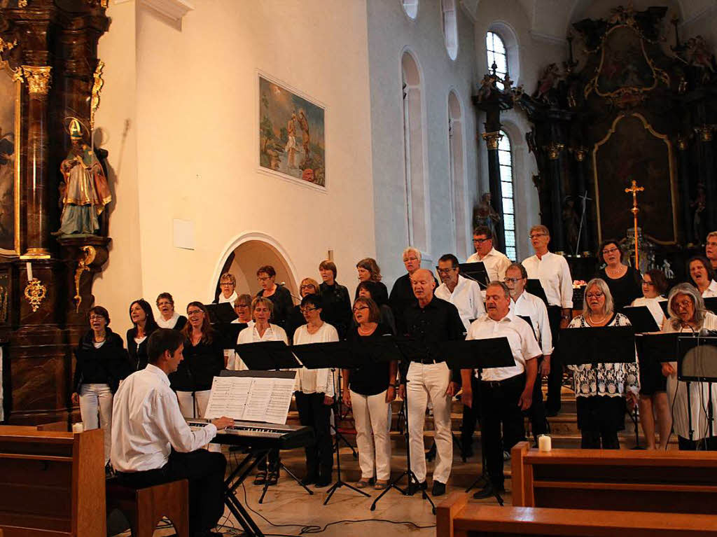 Oh happy day: Der Rock- und Popchor „Popchorn“ aus Hinterzarten begeisterte die Zuhrer in der Stadtkirche.