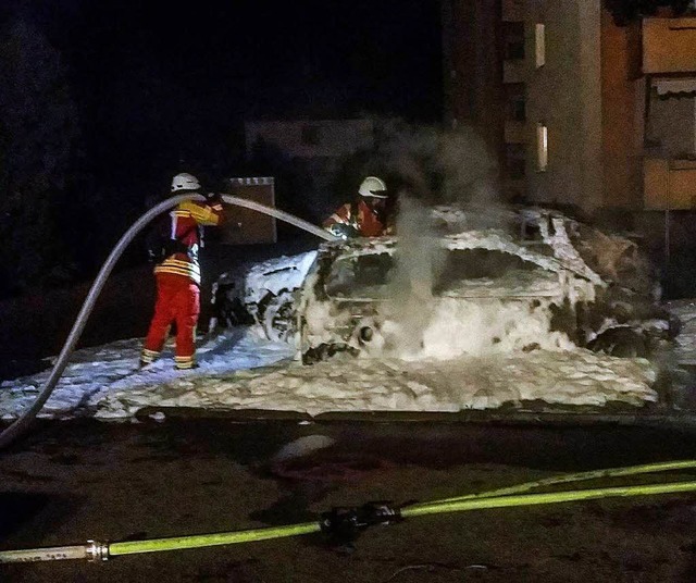 Die Feuerwehr lschte den Brand.   | Foto: DRK Rettungsdienst Bad Sckingen