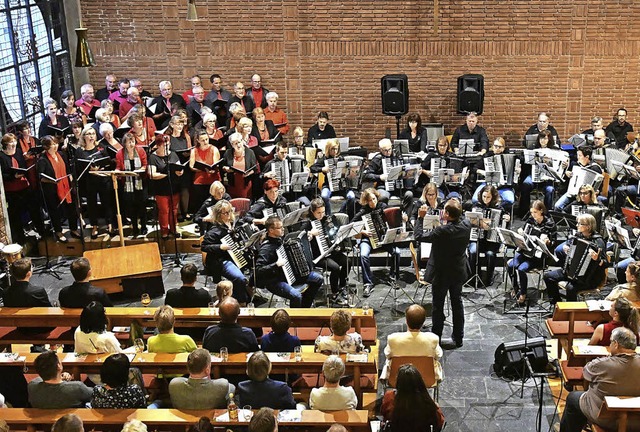 Wiederholung eines schnen Zusammenspi...che Kirchenchor Ichenheim beim Konzert  | Foto: W. Knstle