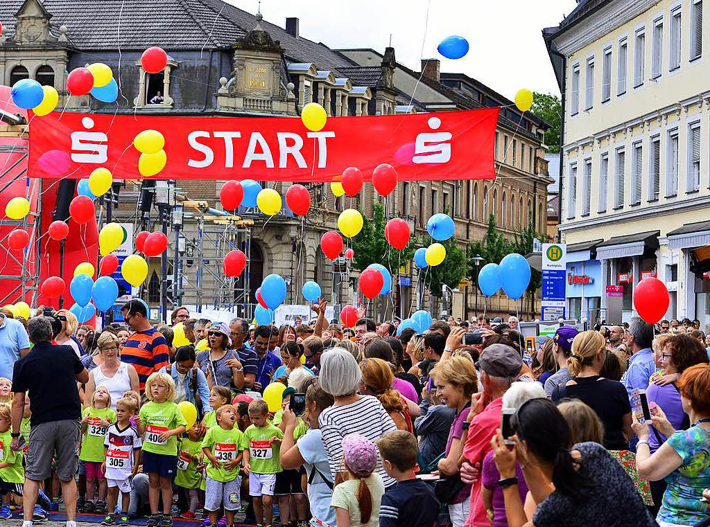 Eindrcke vom 9. Stadtlauf in Emmendingen. Den Hauptlauf ber zehn Kilometer gewannen Fritz Koch aus Freiburg und Anja Rttinger aus Sexau (LAC Freiburg).