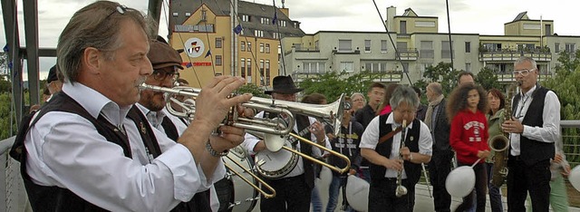 Die Mittwuchsband  war als Marching Ba... den letzten  Auftritt beim Yachtclub.  | Foto: Regine Ounas-Krusel