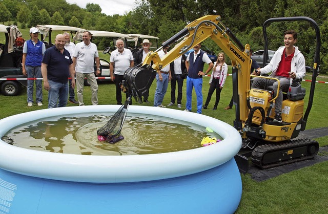 Baggerspa auf dem Golfplatz: Der Kiwanis Club macht&#8217;s mglich.  | Foto: Michael haberer