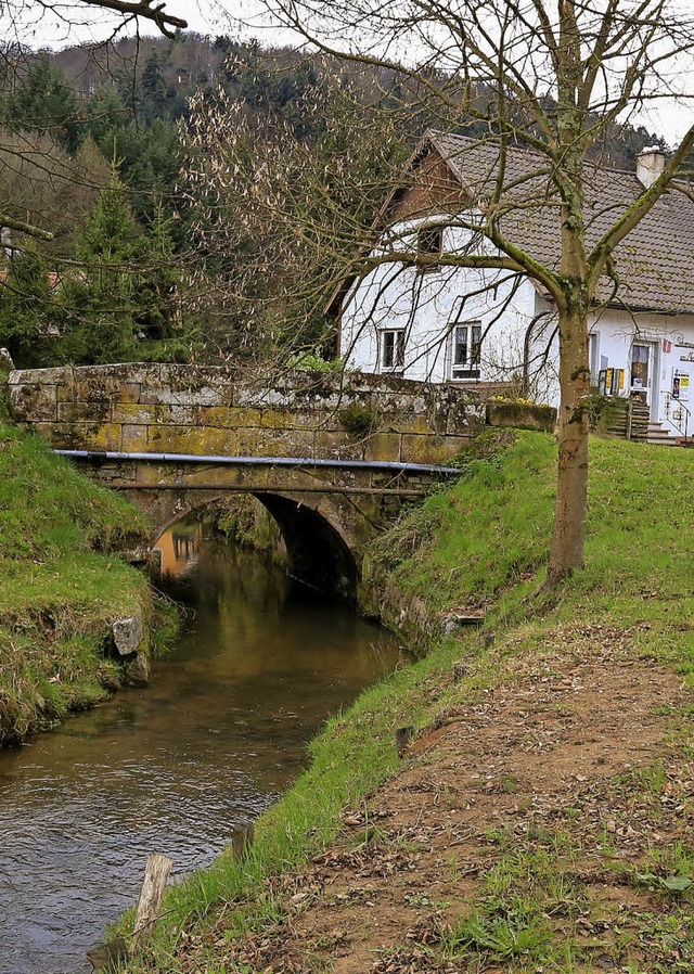 Die Sgereutebrcke wird derzeit sanie...t Instandsetzung des Brckengelnders.  | Foto: Dec