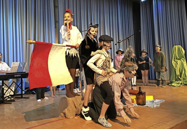 Der Schulchor zeigte beim Schulfest in...22;Die Bremer Stadtmusikanten&#8220;.   | Foto: Carina Kaltenbach