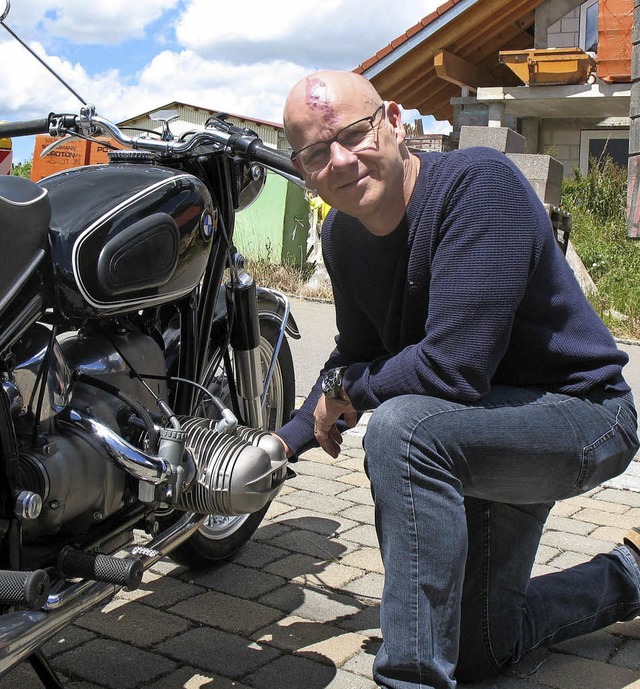 Das Motorrad ist lter als der Fahrer:..., 52, neben seiner  BMW, Baujahr1961.   | Foto: Privat