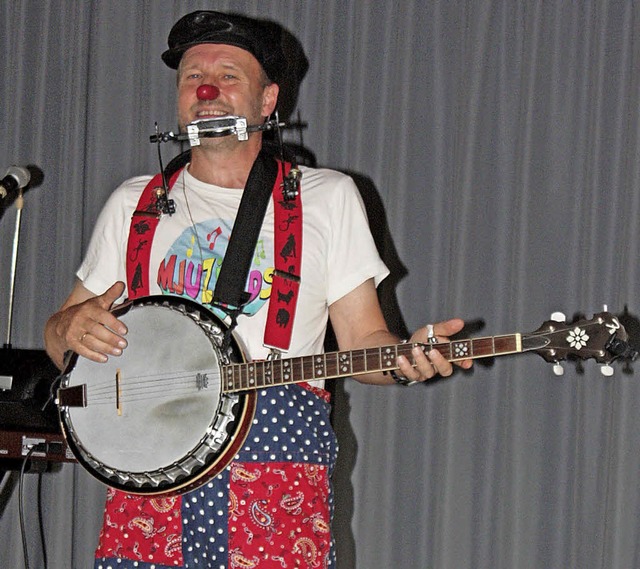 Frank Bosch begeisterte in Untermettingen als Clown und vielseitiger Musikant.   | Foto: Dorothe Kuhlmann