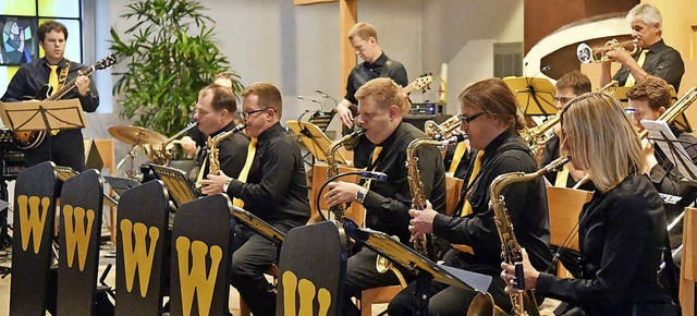 Zollten ihrem Grnder Tribut: Die Musiker der Bigband W.   | Foto: Knstle