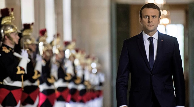 Feierlicher Auftritt im Schloss Versailles : Emmanuel Macron   | Foto: AFP