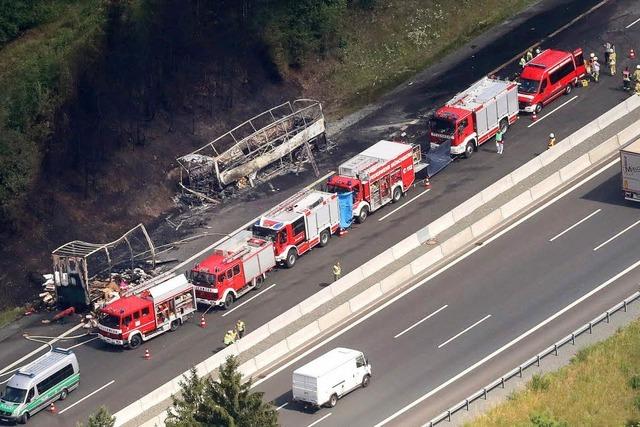 18 Menschen sterben bei Busunglck