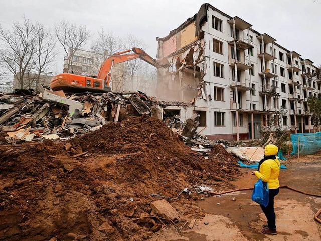 Wieder wird ein Haus  abgerissen.  | Foto: dpa