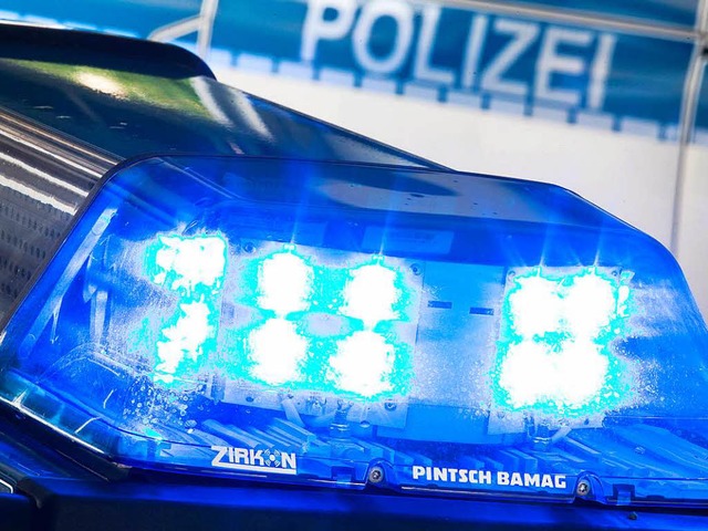 Die Polizei sucht Zeugen des berfalls in der Fehrenbachallee (Symbolbild).  | Foto: dpa