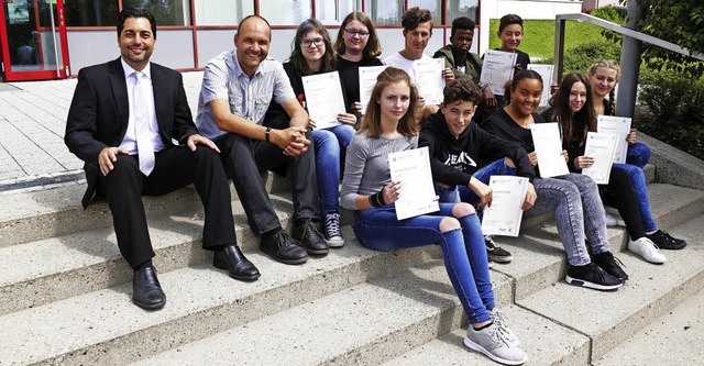 Zehn Schler der Realschule Bonndorf e...er Roland Hensler (Zweiter von links).  | Foto: Stefan Limberger-Andris