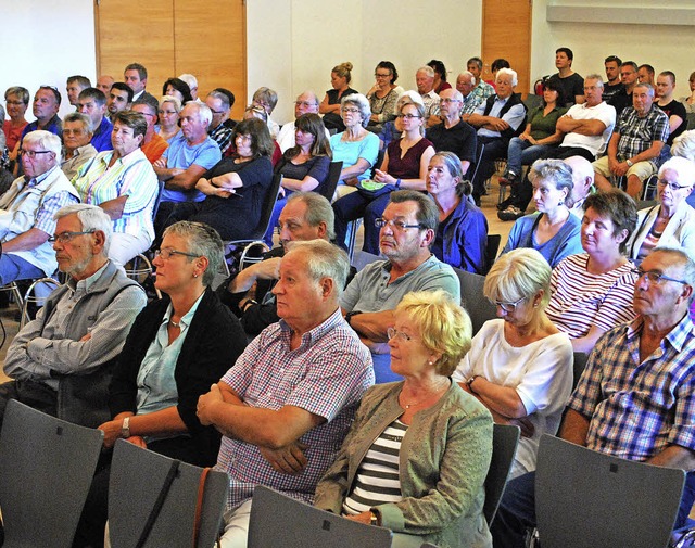 Viele Brger kamen zur Informationsver...rbringung von Flchtlingen in Haagen.   | Foto: Thomas Loisl Mink