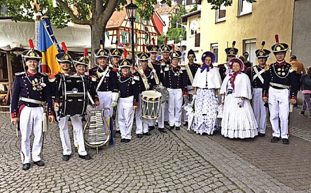 Teilnehmer der Historischen Brgerwehr... Festumzug in den Gassen von Bretten.   | Foto: Verein