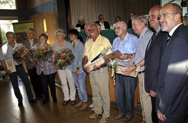 Jose Xavier, Peter Erhardt, Gisela Erd...iner Hunn und  Peter Blubacher geehrt.  | Foto: SIEMANN