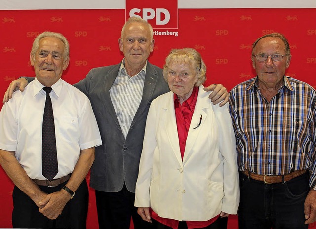 Seit 50 Jahren im SPD-Ortsverband Gott...h, Eva Heublein und Heinrich Fischer.   | Foto: Mario Schneberg