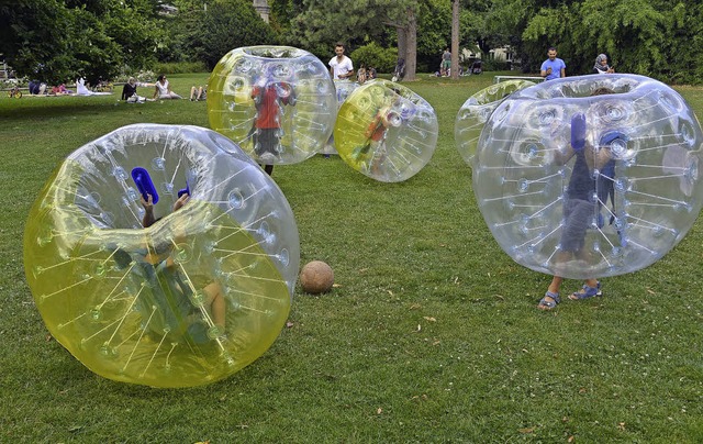 &#8222;Bubble Soccer&#8220; beim Erffnungsfest im vergangenen Jahr  | Foto: Michael Bamberger