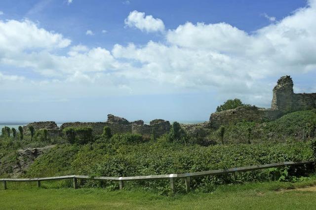 Viel Wind, weie Klippen und eine Burg