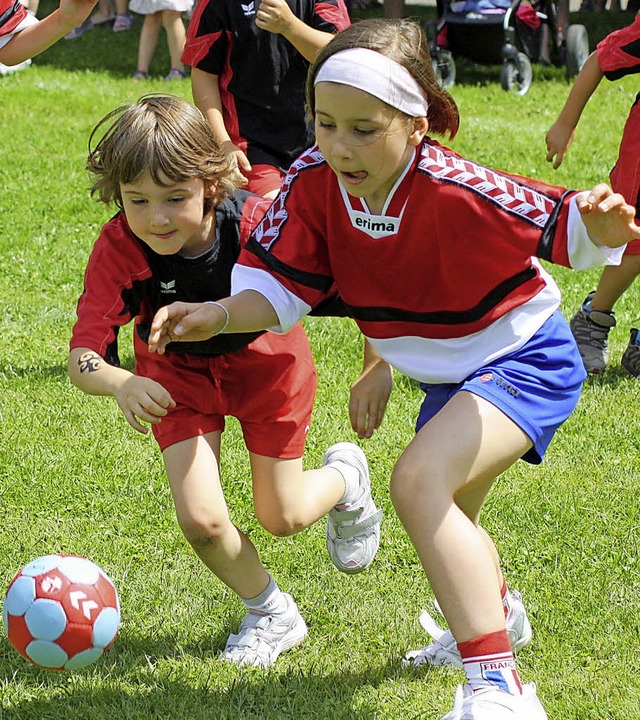 Sport und Spiel gibt es fr die Kinder.   | Foto: H. Bumle