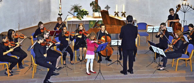 Die gerade mal sieben Jahre alte Geige... der Musikschule in der Petruskirche.   | Foto: Georg Diehl