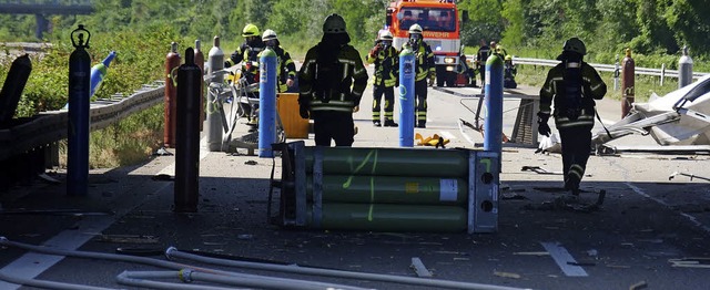 Bei dem Unfall verteilten sich die Gas...n &#8211; es bestand Explosionsgefahr   | Foto: kamera24.tv