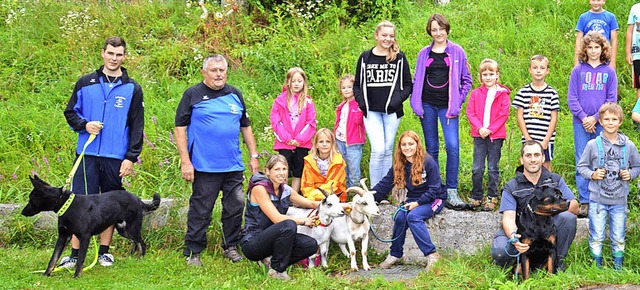 Kinder in Langenau und Enkenstein bete...hier mit dem Schferhundeverein 2016.   | Foto: Archivfoto: Diehl