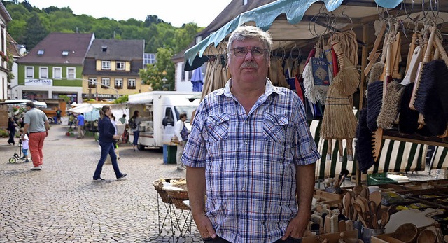 Der Bleichheimer Wolfgang Fleig ist vo...mit seinem Stand auf dem  Wochenmarkt.  | Foto: Jrg Schimanski