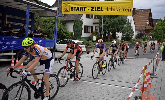 Der Radsportverein Edelwei Achkarren ...ein bis zum Schluss spannendes Rennen.  | Foto: Cecile Buchholz