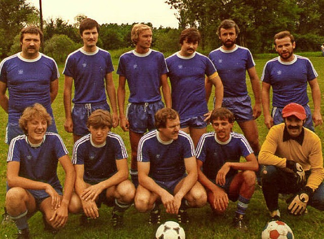 Die SCK-Fuballer des Jahrs 1979 (hint...allmann, Trainer Hans-Peter Lonhardt.   | Foto: Gnter Henn