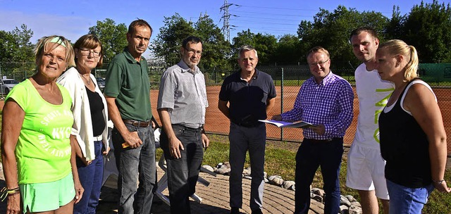 Vorstandsmitglieder des Tennisclubs Gu...d der Umspannanlage Tiengen zu sehen.   | Foto: Alfred SCheuble