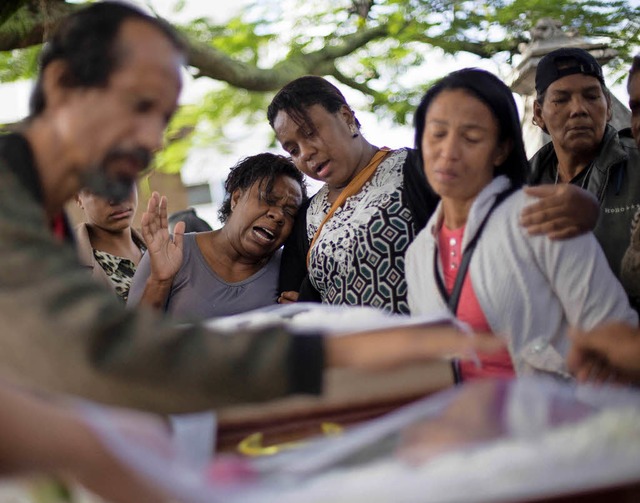 Trauernde Angehrige in Rio   | Foto: AFP