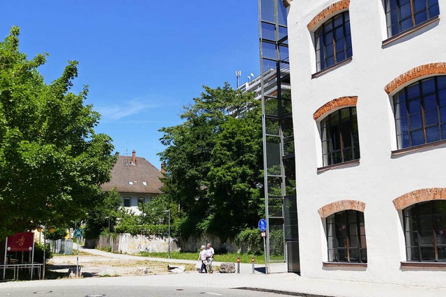 Zwischen dem Wohnhaus (links) und Inno...echts) entsteht das Studentenwohnheim.  | Foto: Peter Gerigk