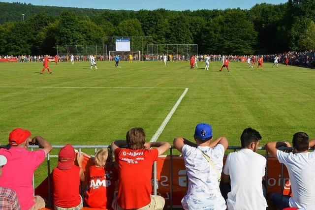 Volles Haus beim Gastspiel des SC Freiburg in Lrrach