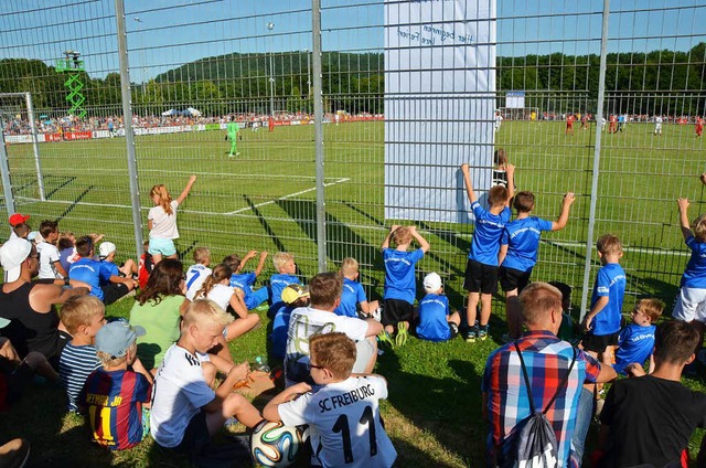 Impressionen vom Gastspiel des SC Freiburg in Lrrach.  | Foto: Sarah Beha