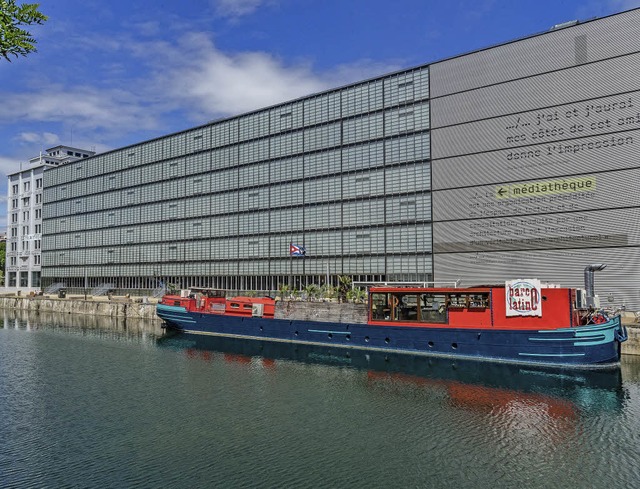 Das Barschiff &#8222;Barco Latino&#822...Hafenbecken vor der Mediathek Malraux.  | Foto: teli