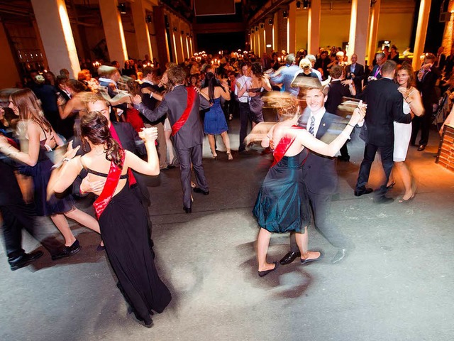 Tanzen, schmausen, feiern &#8211; Absc...werden immer aufwendiger organisiert.   | Foto: dpa