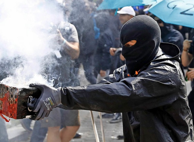 Gewaltttiger Demonstrant in Hamburg  | Foto: AFP
