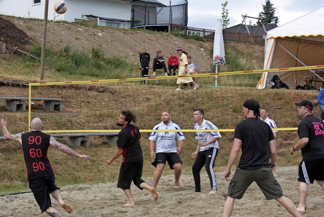 Beachvolleyballturnier in Berau: Die T...ich frhliche  und spannende Matches.   | Foto: doro