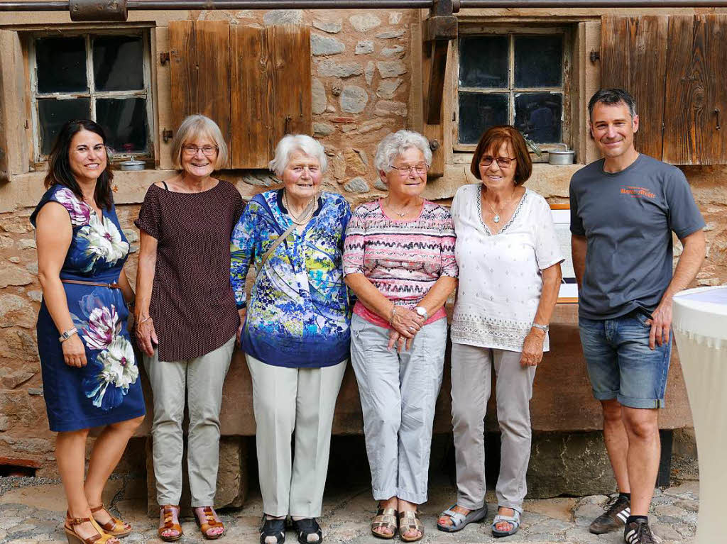 Die Nachfahren der letzten Besitzer der Mayermühle zum Gruppenbild vereint. Die Nachfahren der letzten Besitzer der Mayermühle zum Gruppenbild vereint.