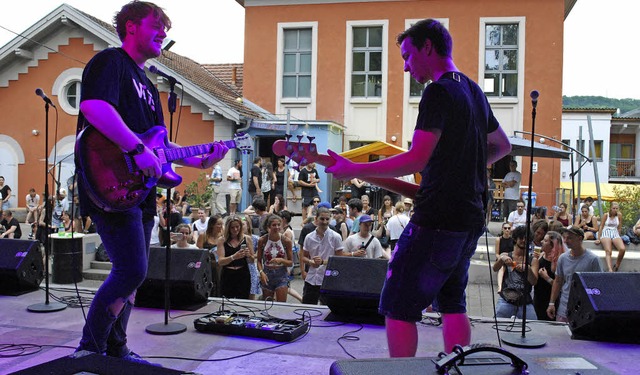 Marvin Mears und Tobias Bhler traten ... Band The Weight &amp; The Warmth auf.  | Foto: Thomas Loisl Mink